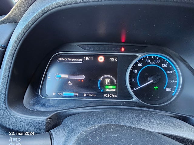 2018 NISSAN LEAF - 12