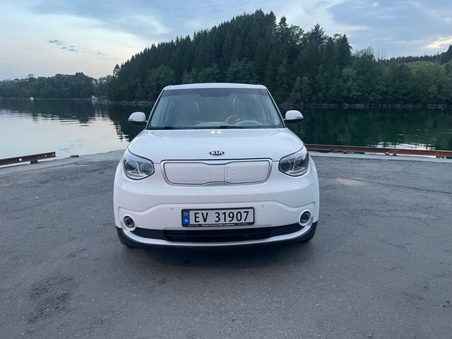 KNAJX81EFK7038009 2019 KIA SOUL-1