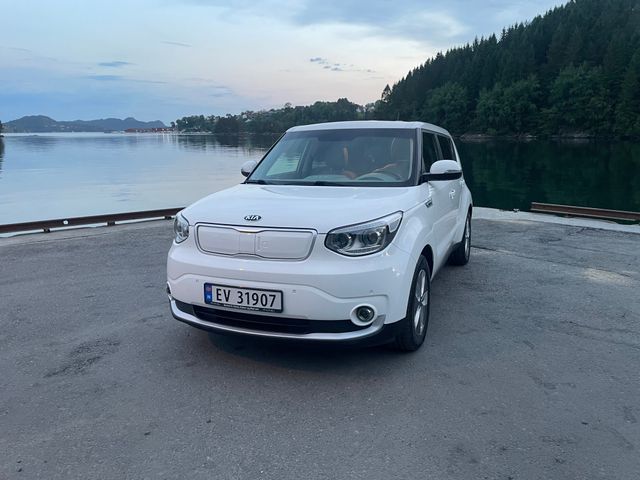 KNAJX81EFK7038009 2019 KIA SOUL-0