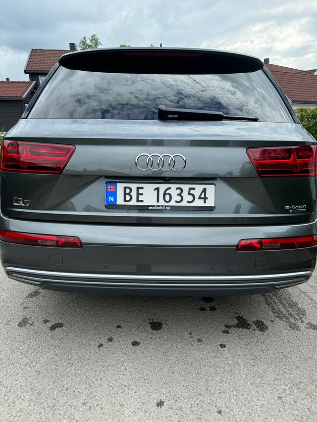 WAUZZZ4M9JD036727 2018 AUDI Q7-1