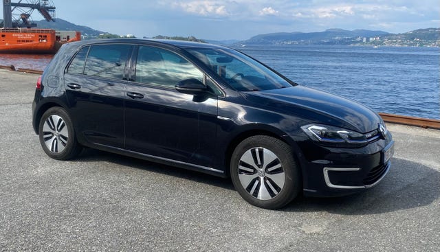 WVWZZZAUZJW903664 2018 VOLKSWAGEN GOLF-0