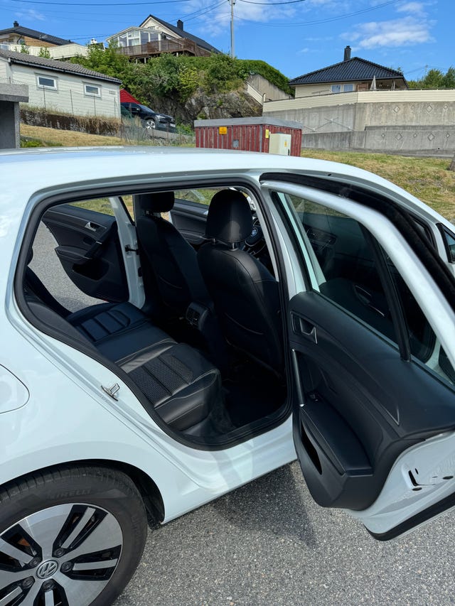 WVWZZZAUZJ8902697 2018 VOLKSWAGEN GOLF-1