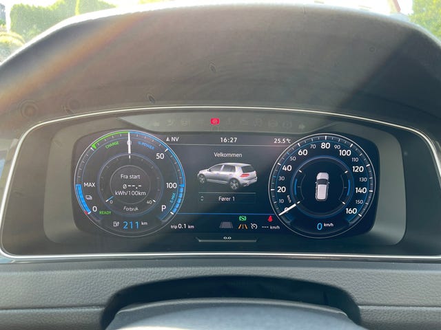 2019 VOLKSWAGEN GOLF - 19