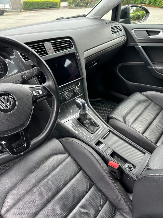 2019 VOLKSWAGEN GOLF - 18