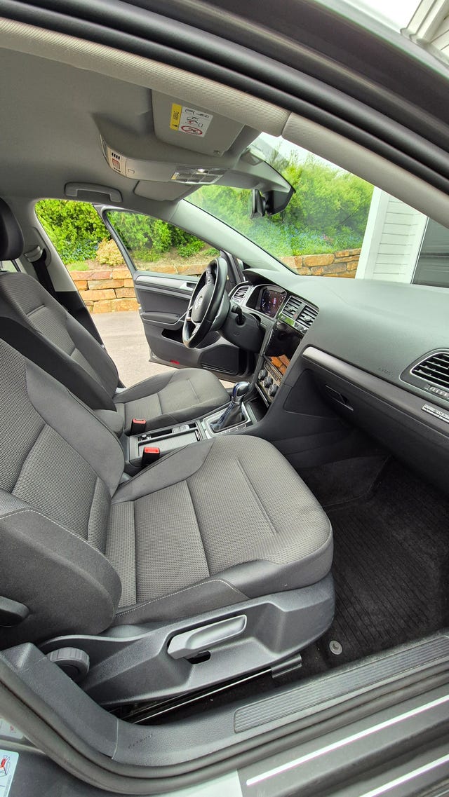 2019 VOLKSWAGEN GOLF - 19