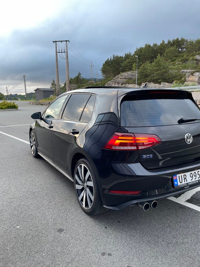 WVWZZZAUZJW804696 2018 VOLKSWAGEN GOLF-1