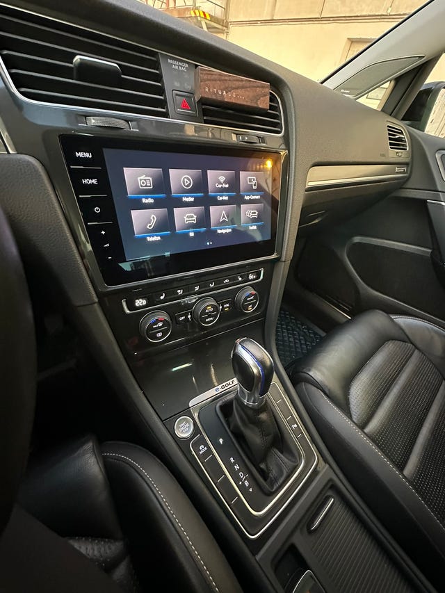 2018 VOLKSWAGEN GOLF - 19