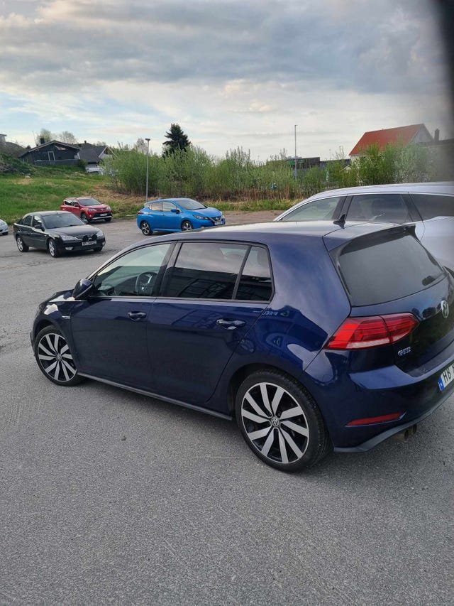 WVWZZZAUZJW808339 2018 VOLKSWAGEN GOLF-2
