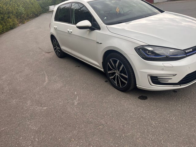 2018 VOLKSWAGEN GOLF - 28