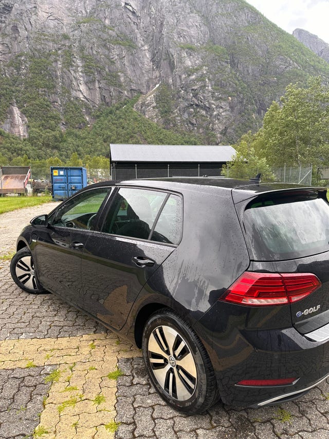 WVWZZZAUZJW902166 2018 VOLKSWAGEN GOLF-2