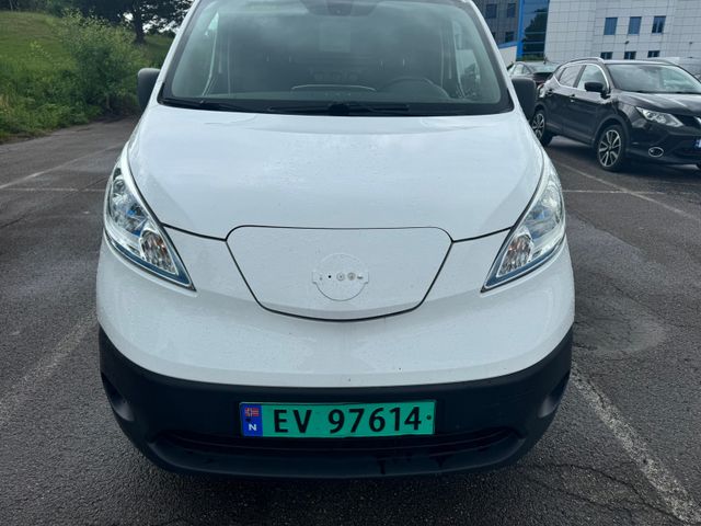 VSKYAAME0U0600825 2018 NISSAN E-NV200-3