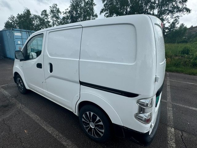 VSKYAAME0U0600825 2018 NISSAN E-NV200-5