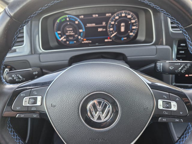 2018 VOLKSWAGEN GOLF - 33
