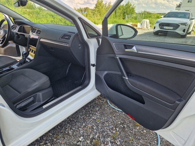 2018 VOLKSWAGEN GOLF - 24