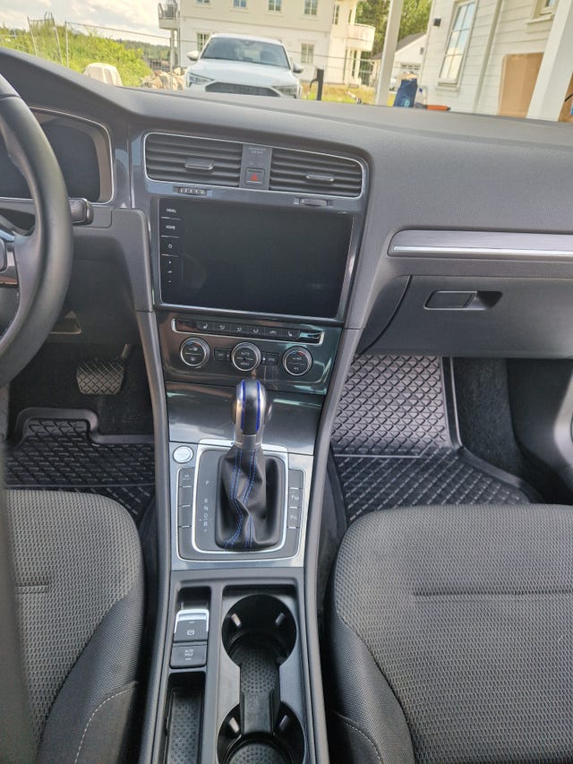 2018 VOLKSWAGEN GOLF - 27