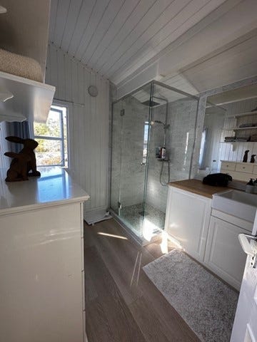 Bad nyoppussete med vaskemaskin Galleribilde
