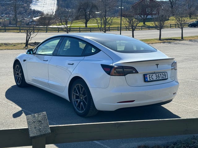 5YJ3E7EB7MF896175 2021 TESLA MODEL 3-4