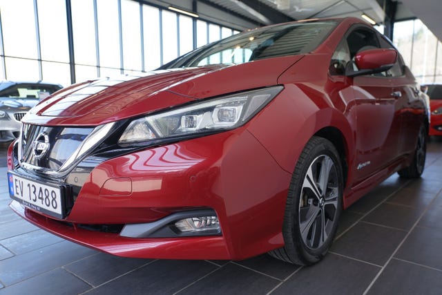 SJNFAAZE1U0022299 2018 NISSAN LEAF-2
