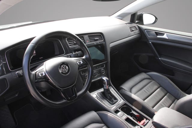 2018 VOLKSWAGEN GOLF - 18