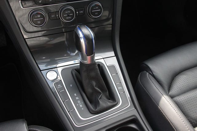 2018 VOLKSWAGEN GOLF - 25
