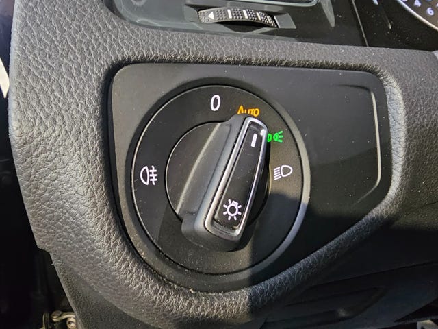2019 VOLKSWAGEN GOLF - 19