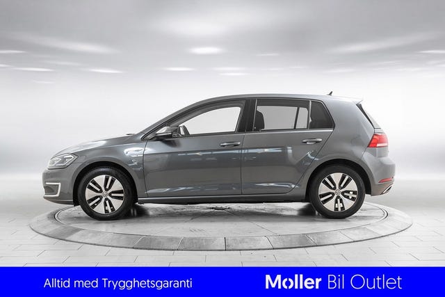 WVWZZZAUZJ8905823 2018 VOLKSWAGEN GOLF-1