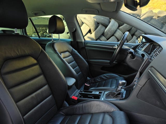 2018 VOLKSWAGEN GOLF - 30