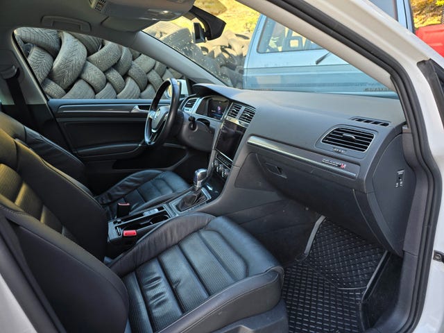 2018 VOLKSWAGEN GOLF - 32