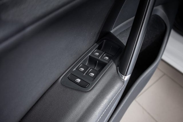 2018 VOLKSWAGEN GOLF - 27