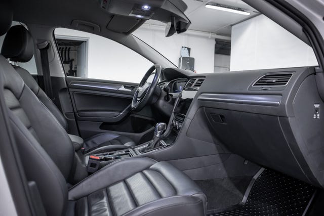 2018 VOLKSWAGEN GOLF - 33