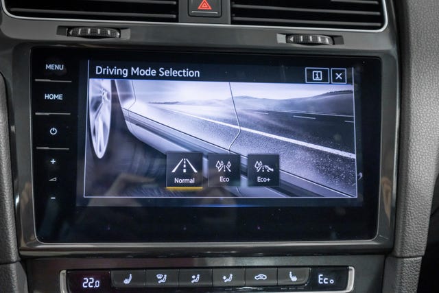 2018 VOLKSWAGEN GOLF - 24