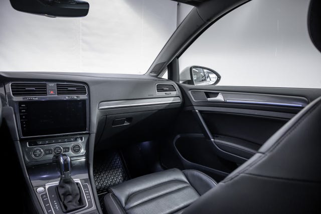 2018 VOLKSWAGEN GOLF - 30