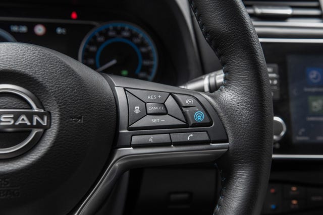 2022 NISSAN LEAF - 17