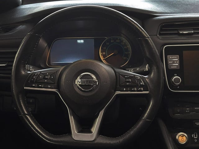 2020 NISSAN LEAF - 17