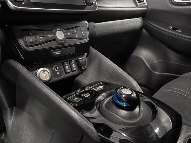 2020 NISSAN LEAF - 16