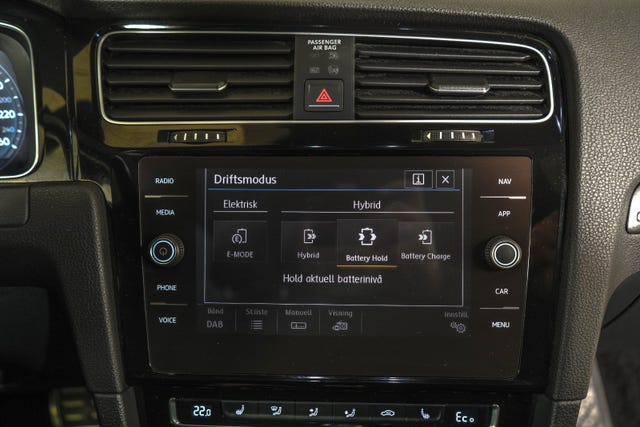 2018 VOLKSWAGEN GOLF - 32