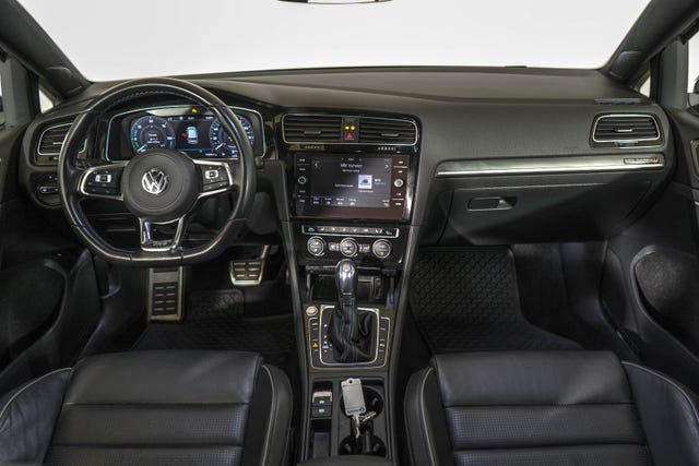 2018 VOLKSWAGEN GOLF - 18