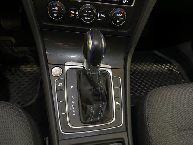 2019 VOLKSWAGEN GOLF - 23