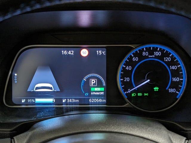 2020 NISSAN LEAF - 24