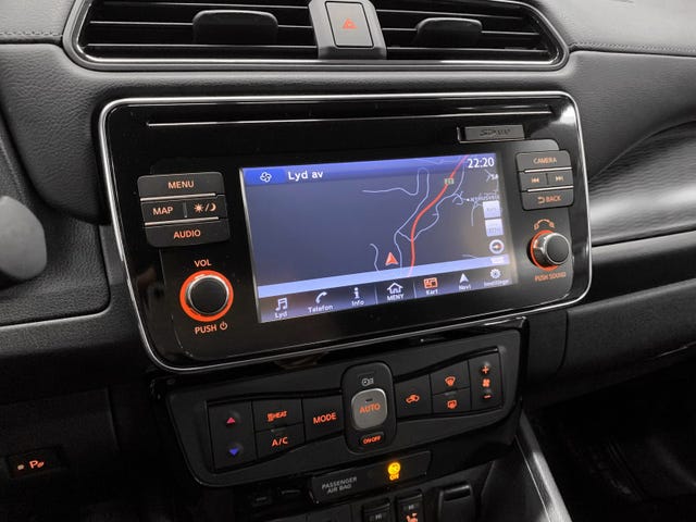 2018 NISSAN LEAF - 11