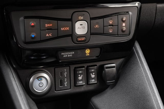 2022 NISSAN LEAF - 17