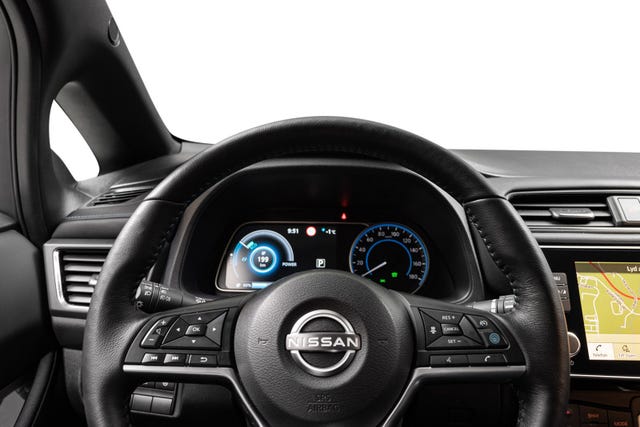 2022 NISSAN LEAF - 11