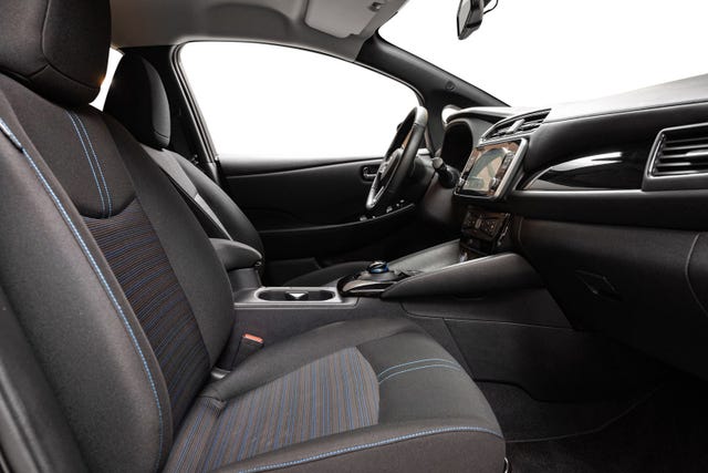 2022 NISSAN LEAF - 24