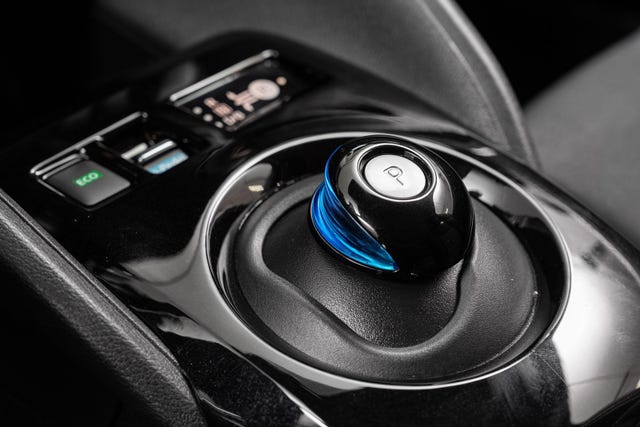 2022 NISSAN LEAF - 16
