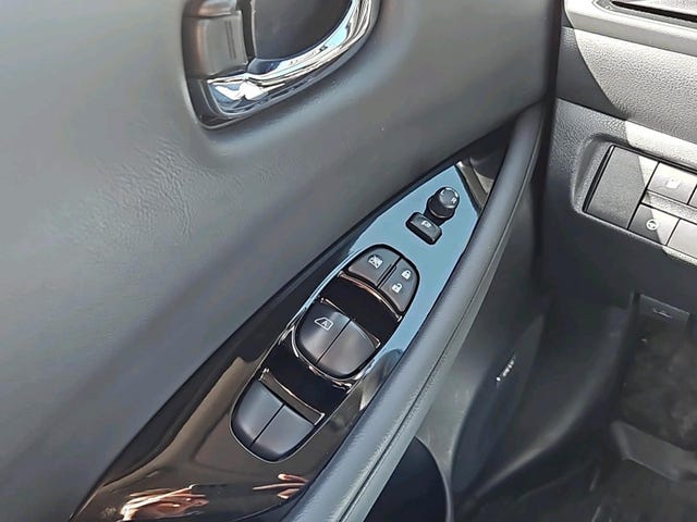 2018 NISSAN LEAF - 17