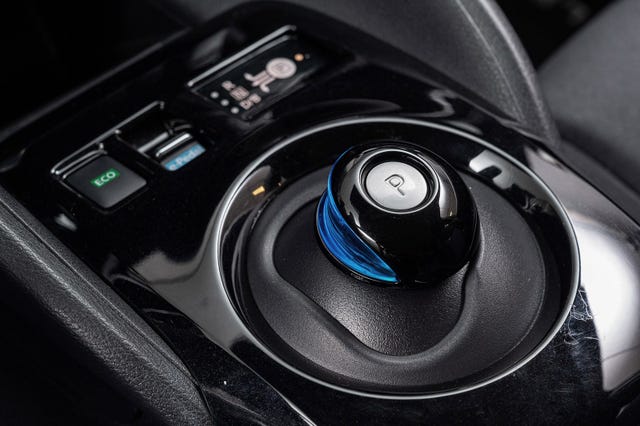 2022 NISSAN LEAF - 16