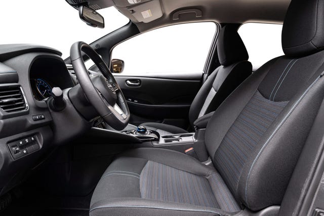 2022 NISSAN LEAF - 10