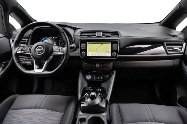 2022 NISSAN LEAF - 11