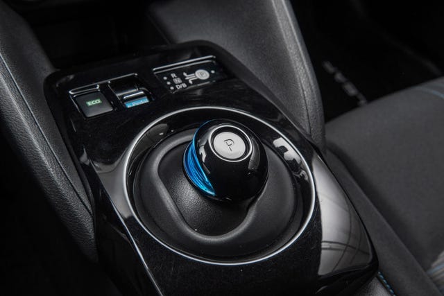 2022 NISSAN LEAF - 11