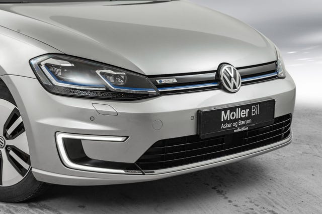 WVWZZZAUZJ8900133 2018 VOLKSWAGEN GOLF-1